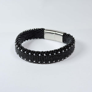 Svart (sølvfargede prikker)