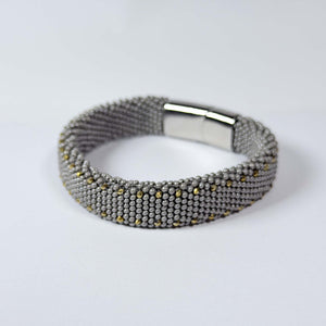 Grå (gullfargede prikker)